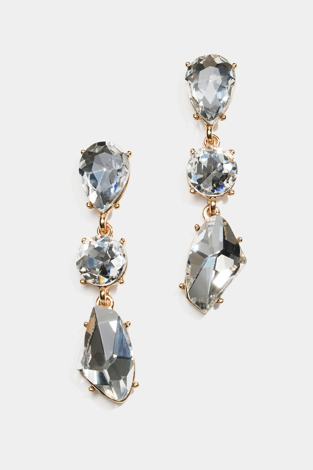 Örhängen med tre vita glasstenar