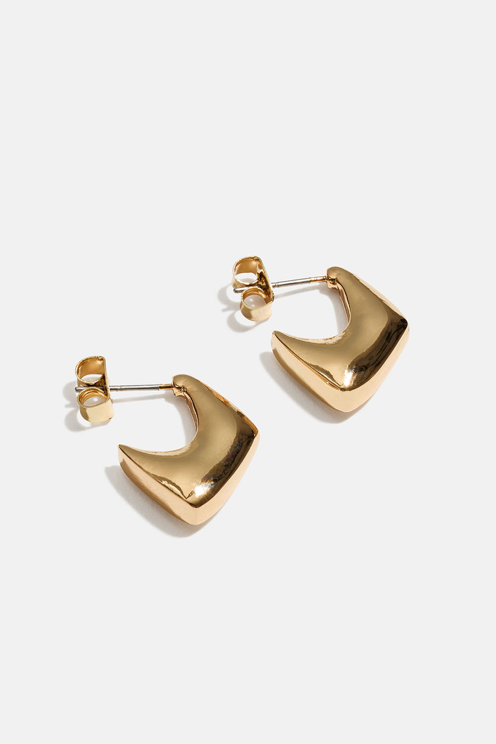 Små guldfärgade kantiga hoops