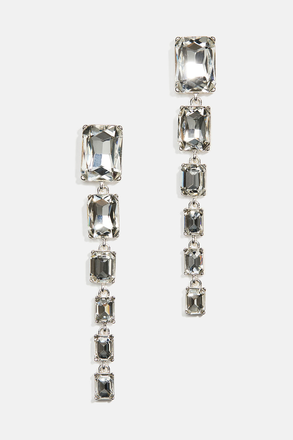 Örhängen med rektangulära vita glasstenar