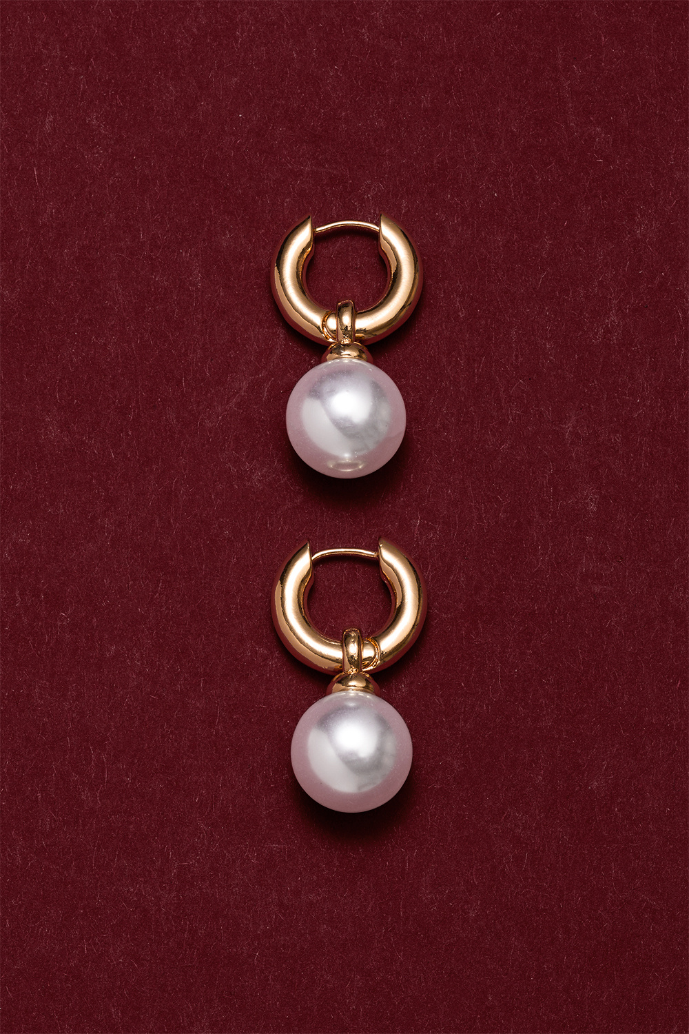 Guldfärgade chunky hoops med stor rund pärla