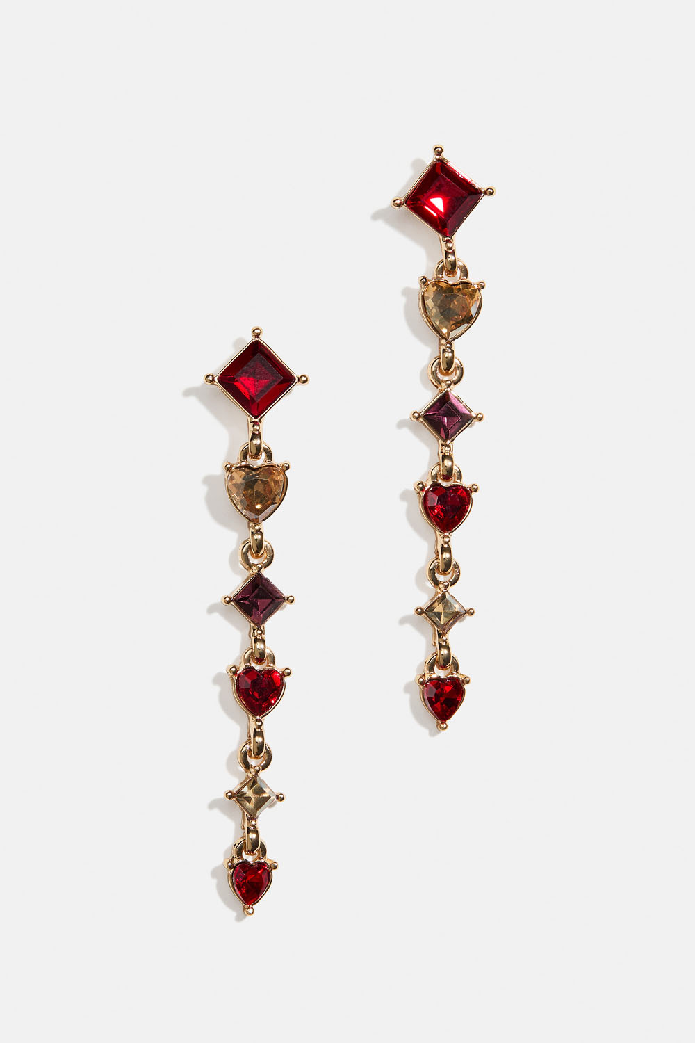 Örhängen med röda och beiga hjärtformade glasstenar