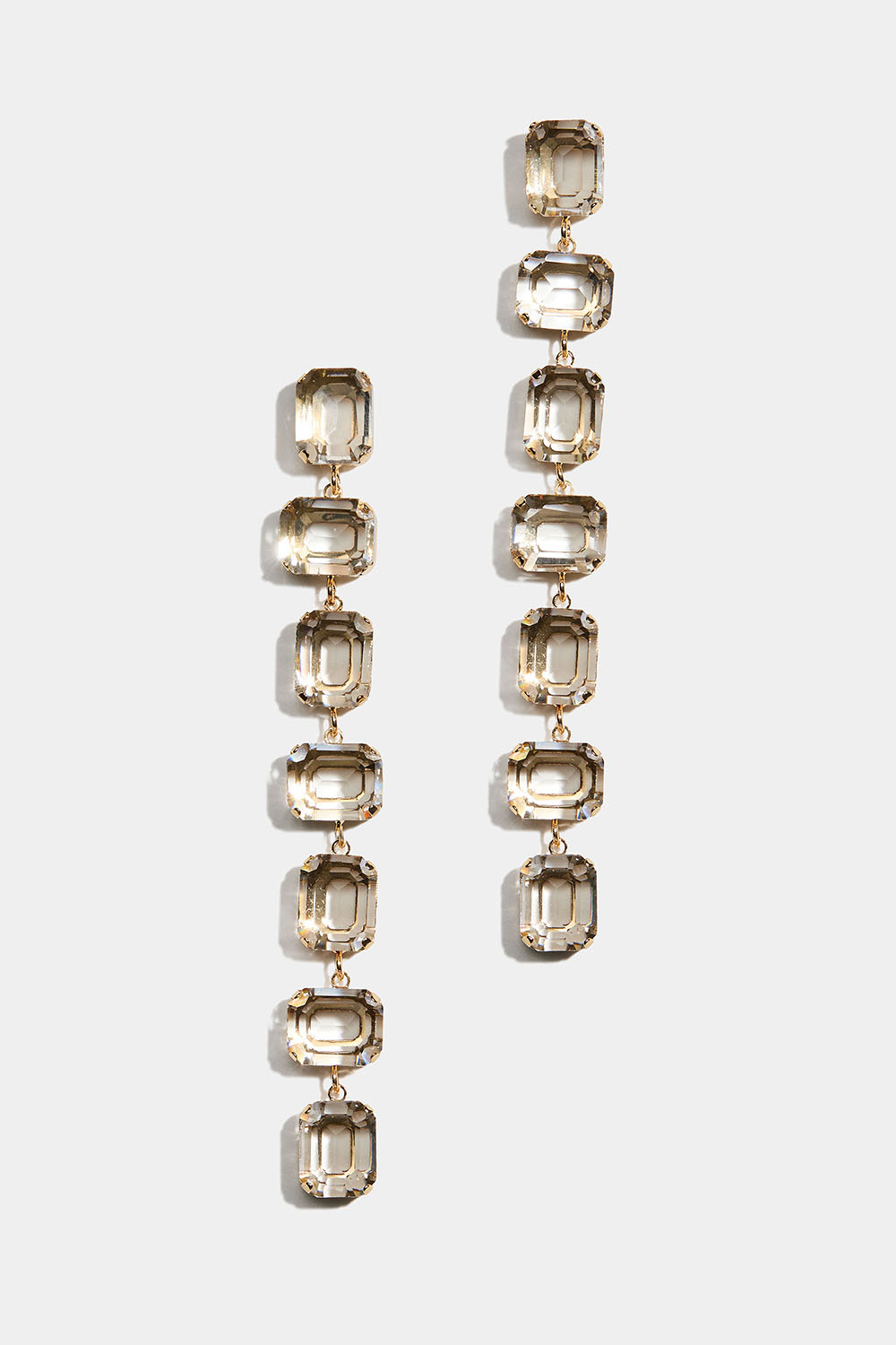 Örhängen med rektangulära vita stenar