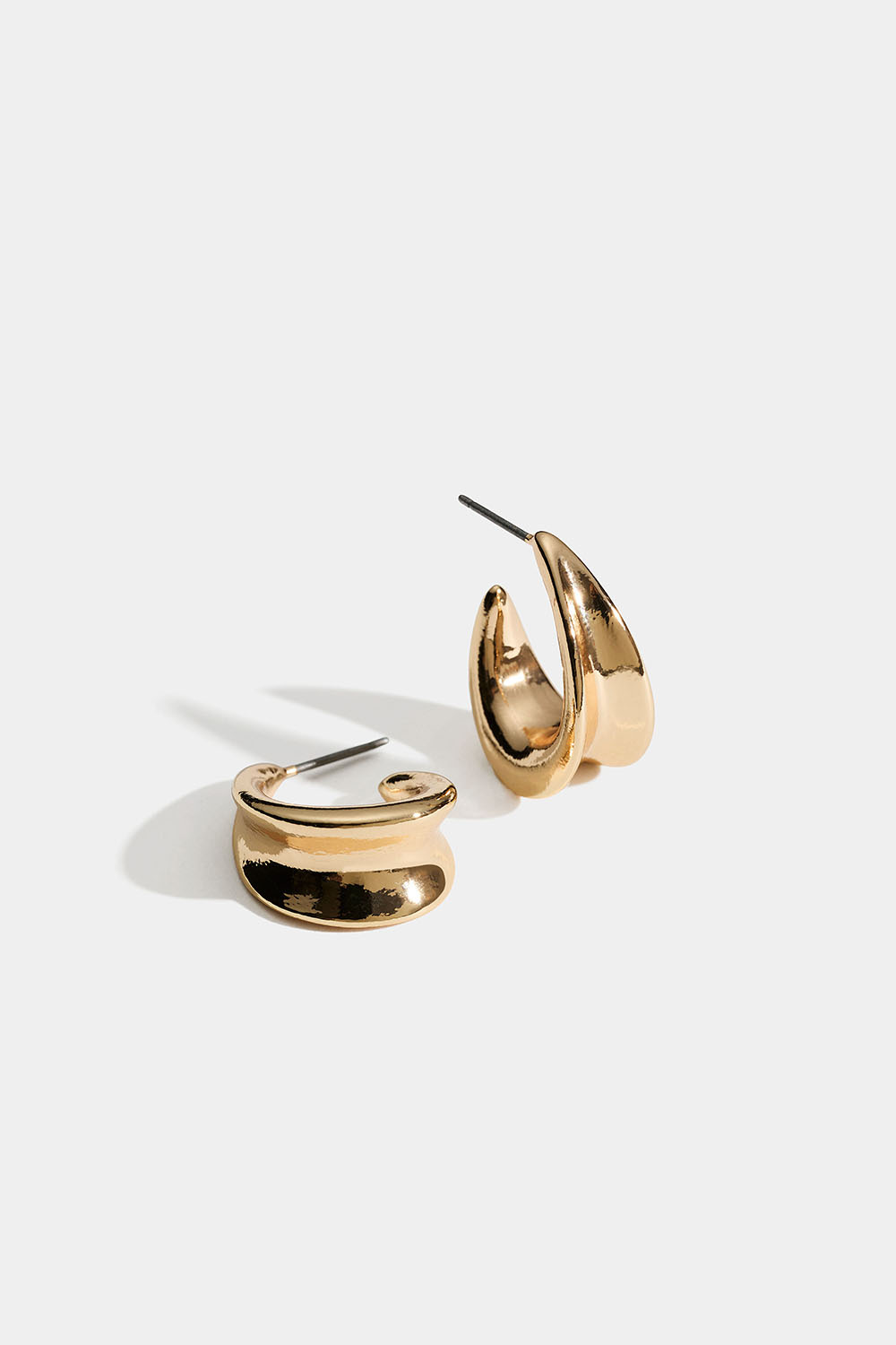 Guldfärgade ovala hoops med konkav design