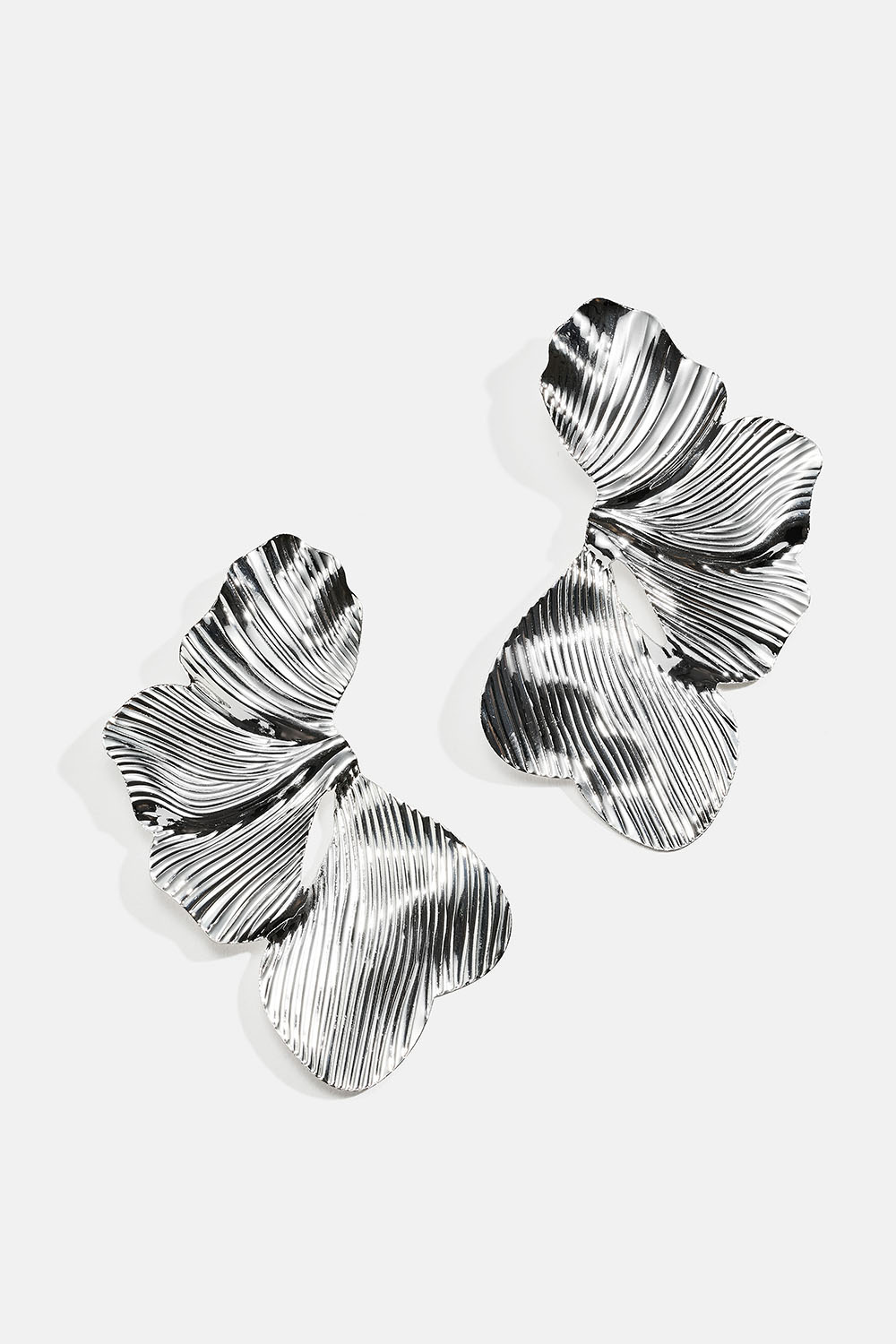 Blombladsformade örhängen