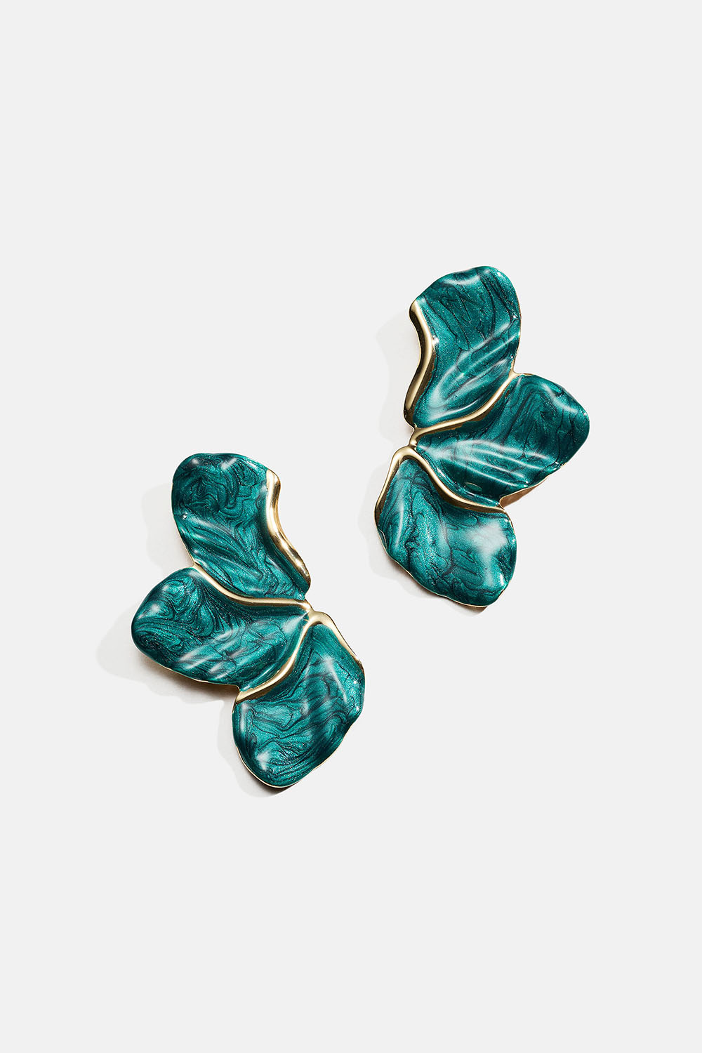 Blå blombladsformade örhängen