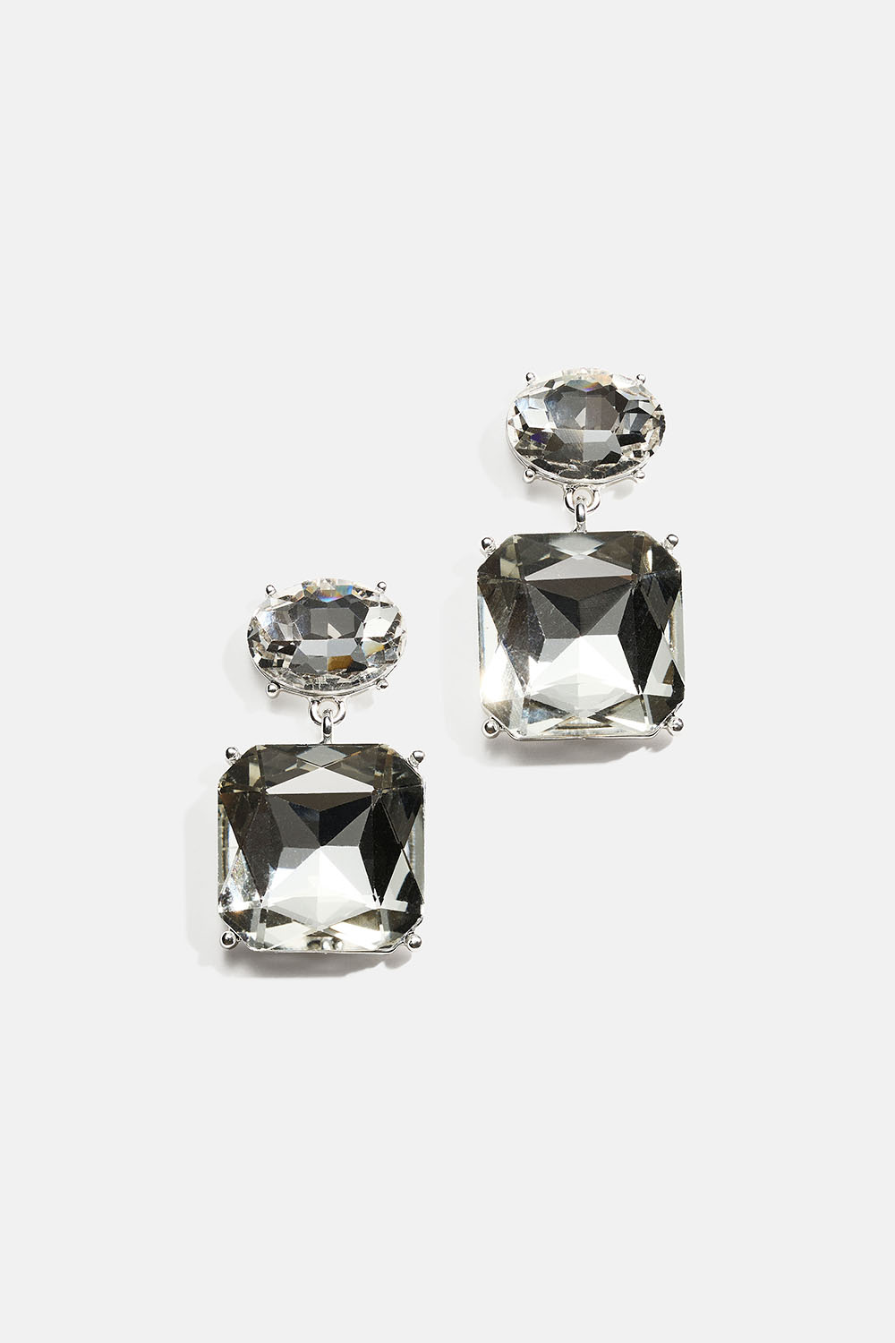 Örhängen med ovala och fyrkantiga glasstenar