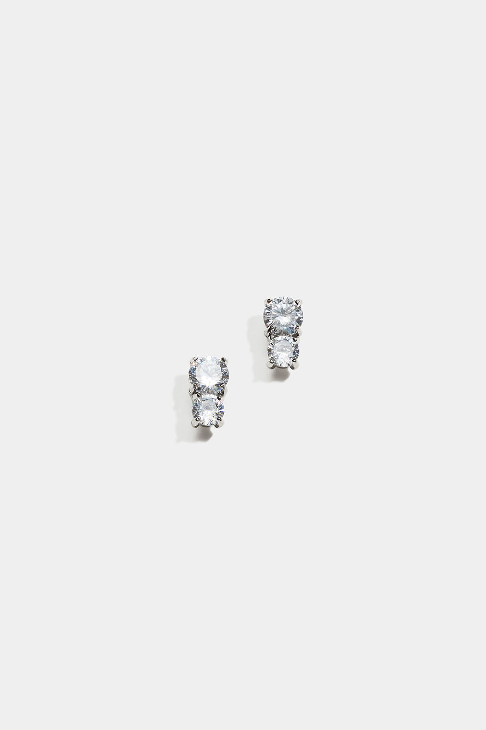 Studs i stål med två Cubic Zirconia stenar