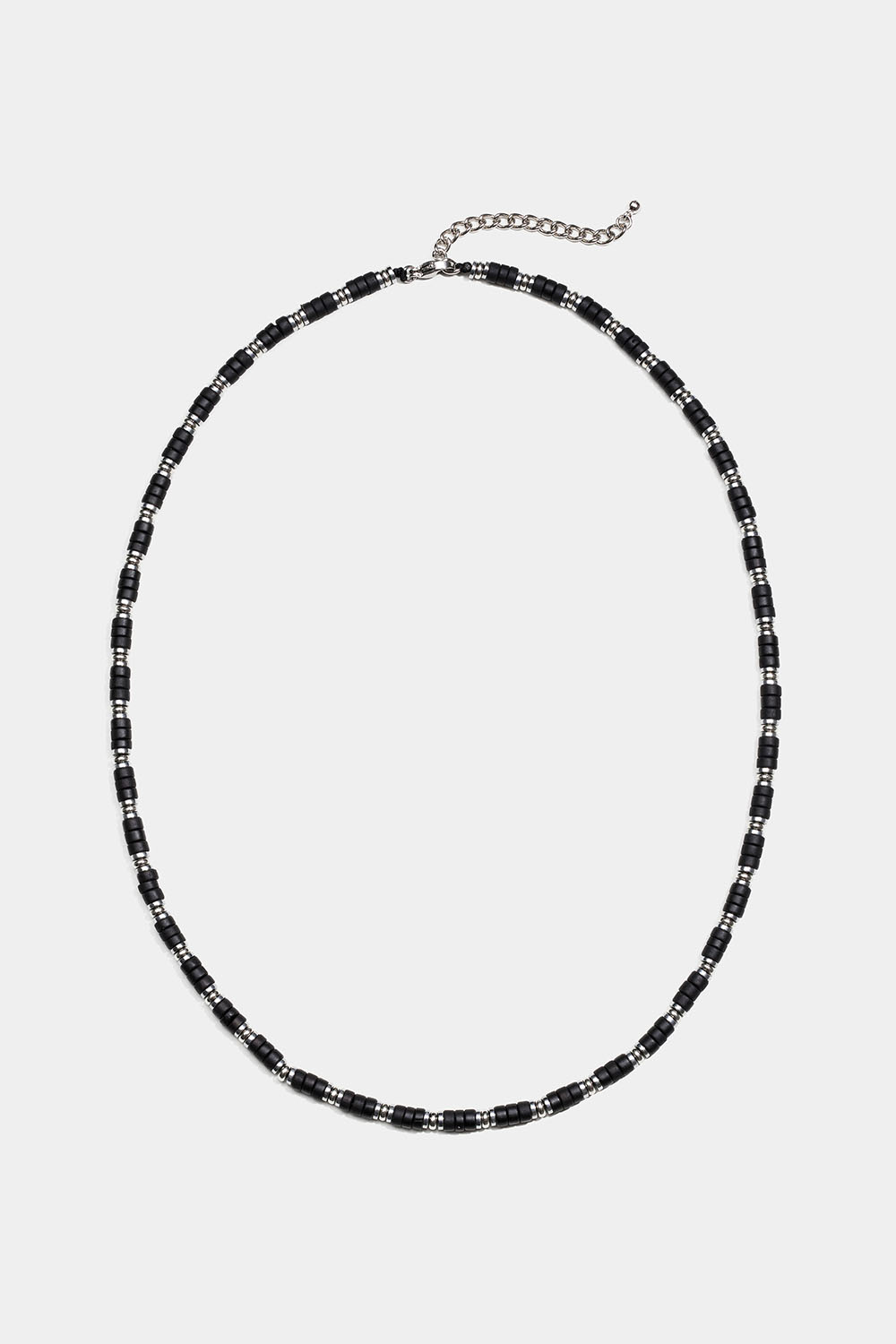 Halsband med pärlor i metall och svart sten