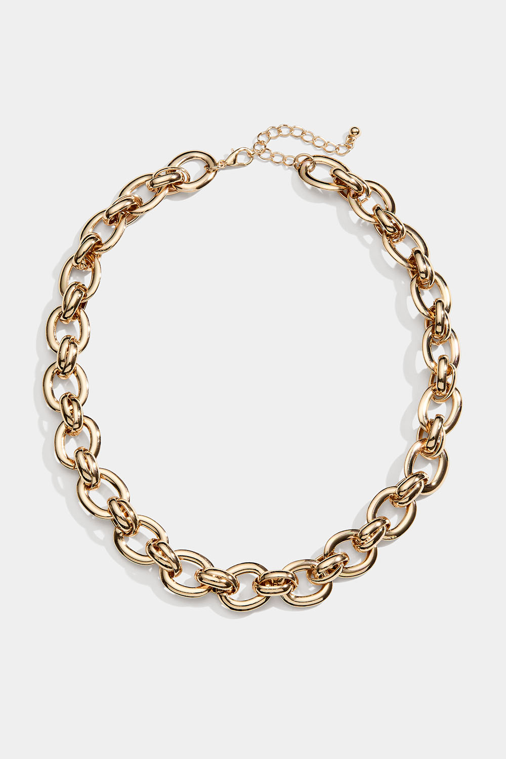 Guldfärgat kedjehalsband med ovala platta länkar