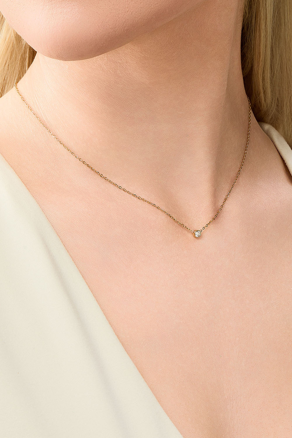 Tunt kedjehalsband I stål med 18k guld och Cubic Zirconia