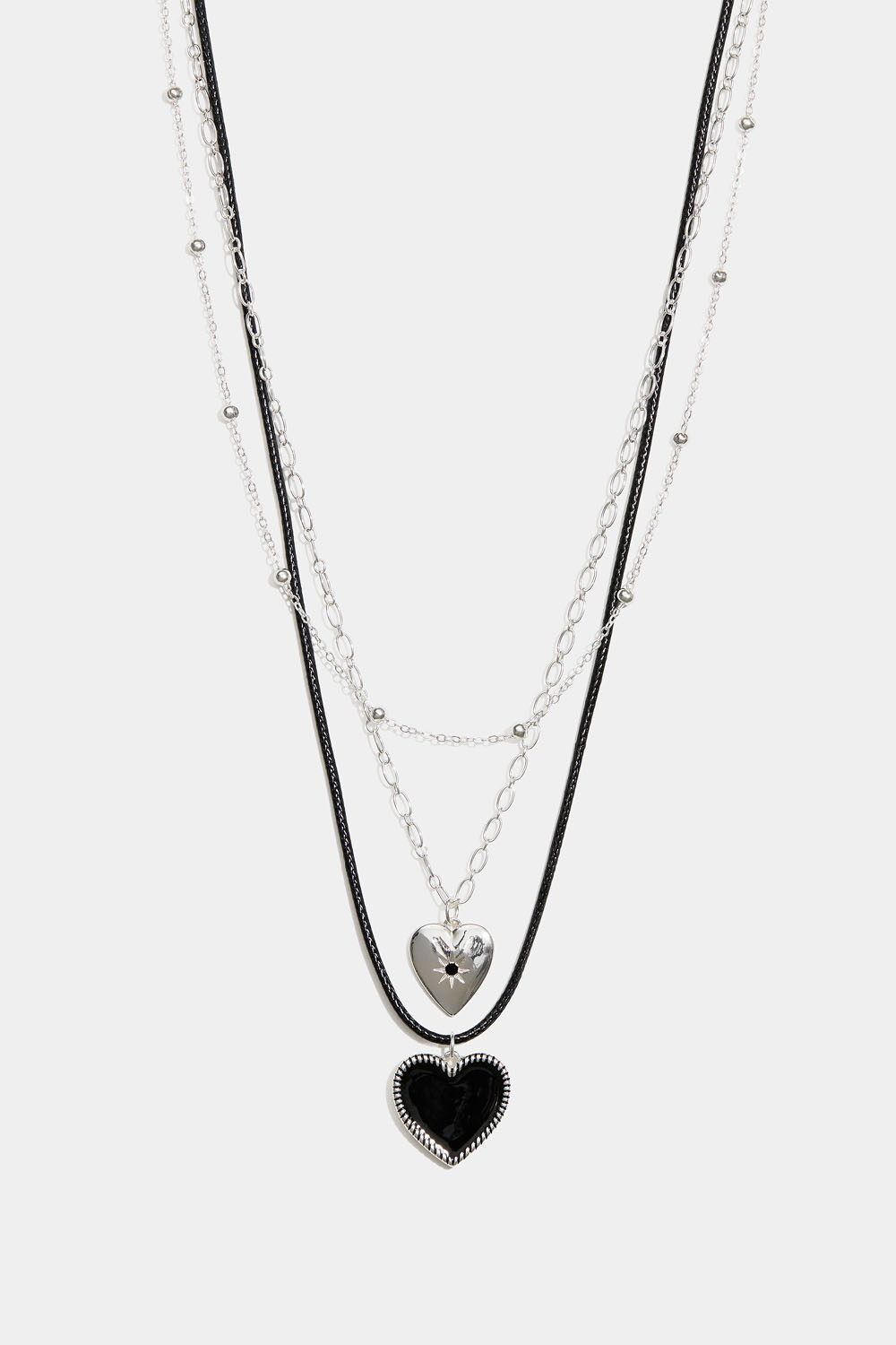 Trippelhalsband med hjärtan och snöre