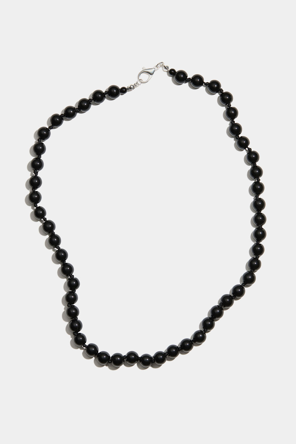 Halsband med svarta glaspärlor