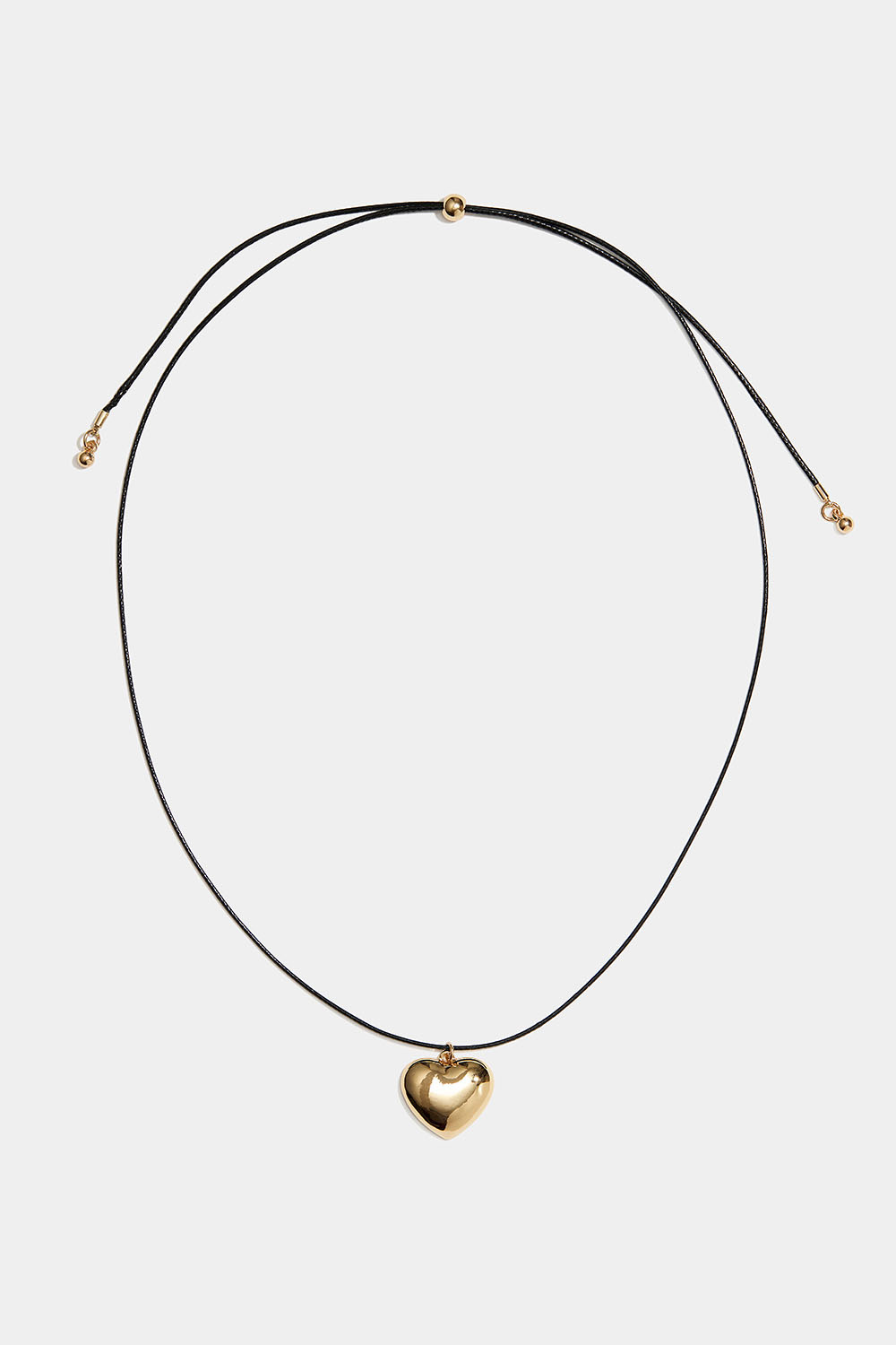 Halsband med svart vaxsnöre och hjärthänge