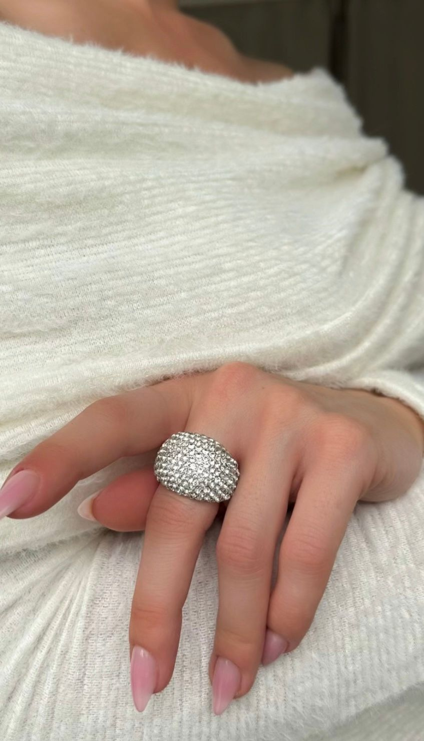 Silverfärgad justerbar ring med strass