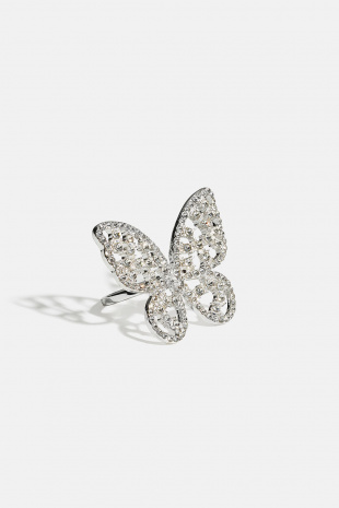 Ring med stor fjäril och glasstenar