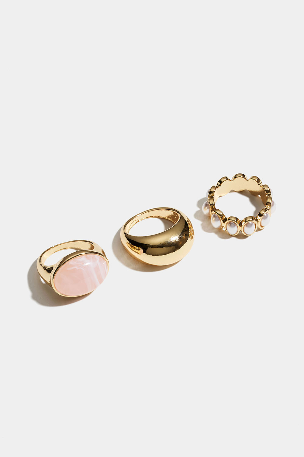 Guldfärgade ringar med rosa och vita pärlor, 3-pack
