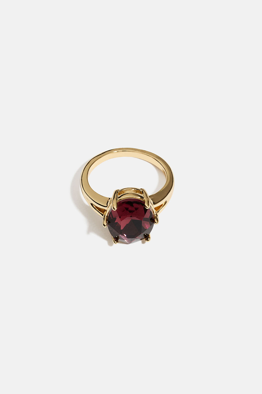 Ring med stor vinröd glassten