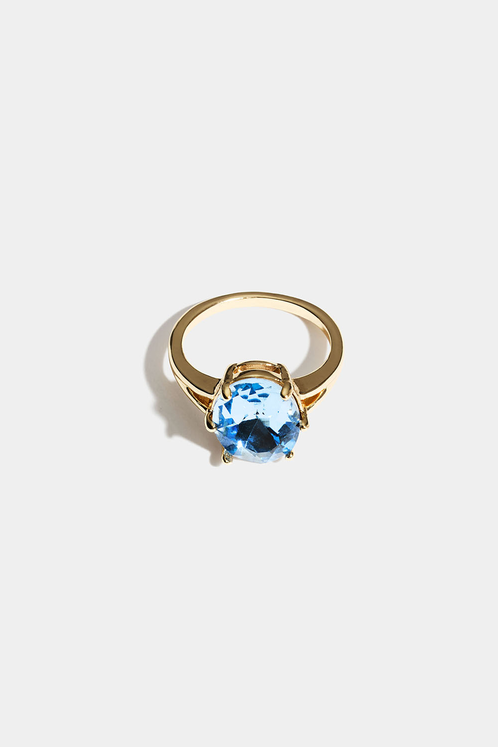 Ring med stor ljusblå glassten