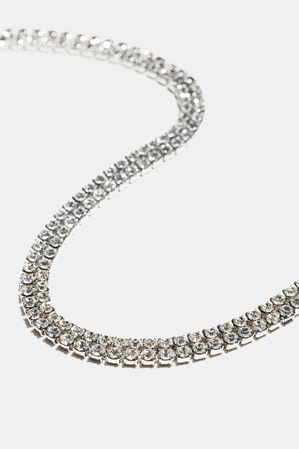 Långt halsband med glasstenar