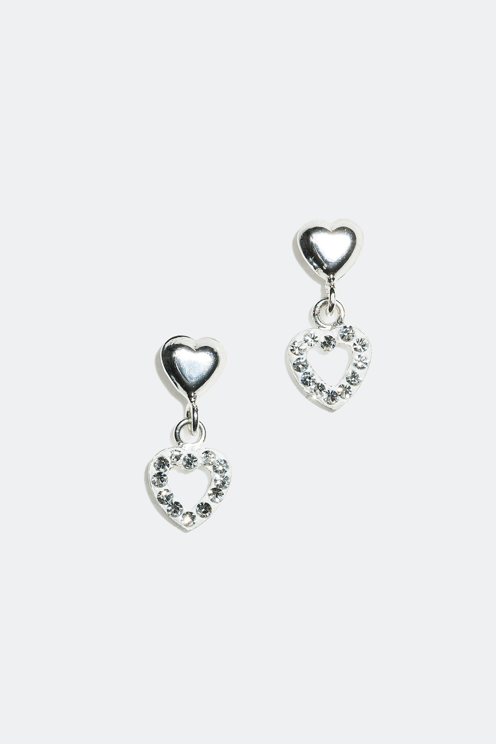 Silverörhängen med två hjärtan
