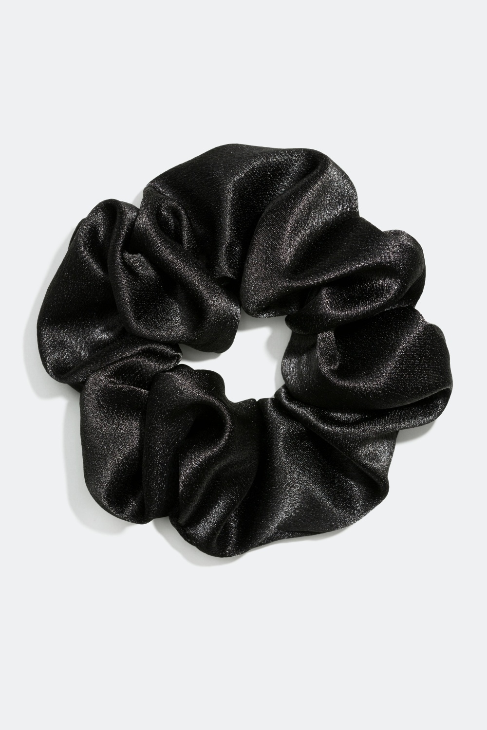 Scrunchie med glansigt tyg 