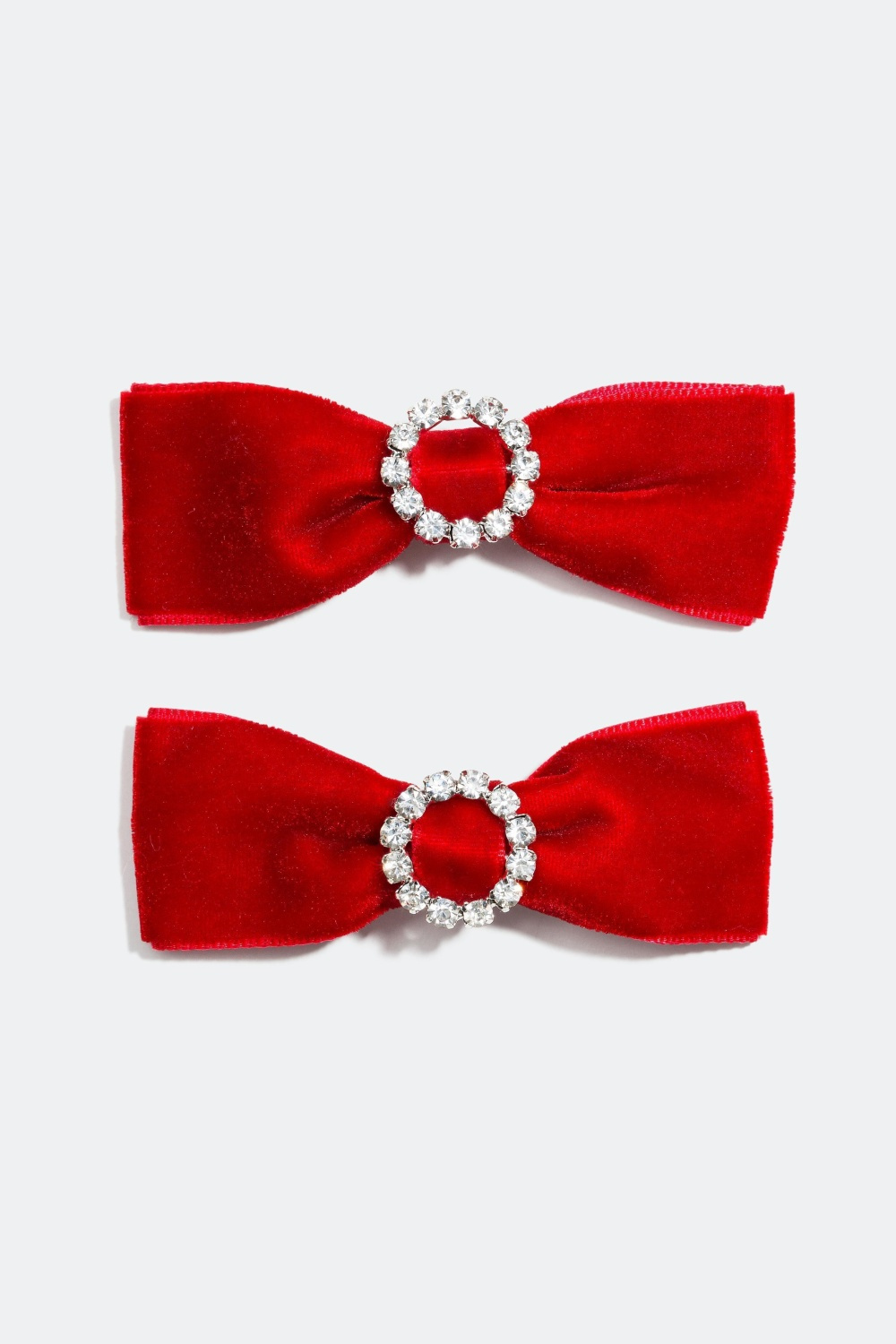 Hårspännen med sammetsrosetter 