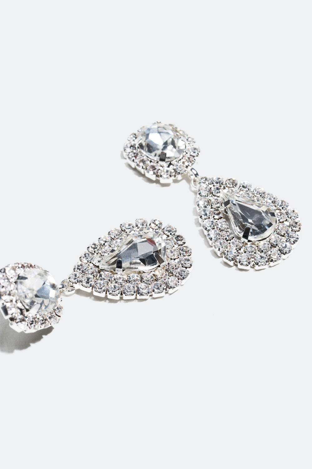 Droppformade statement örhängen