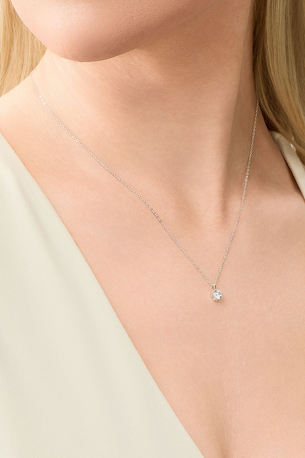 Halsband i äkta silver med skimrande glassten i Cubic Zirconia 