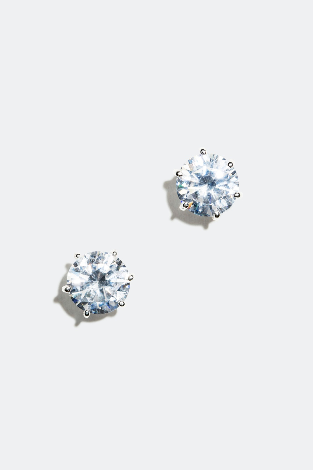 Silverörhängen med runda glasstenar