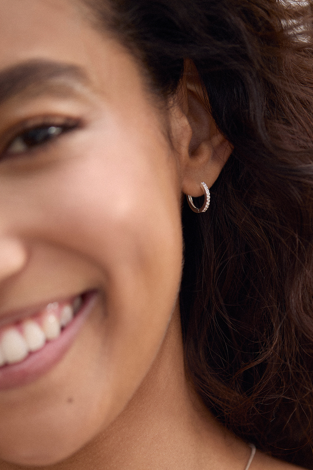 Små hoops i äkta silver med Cubic Zirconia stenar, 1,2 cm