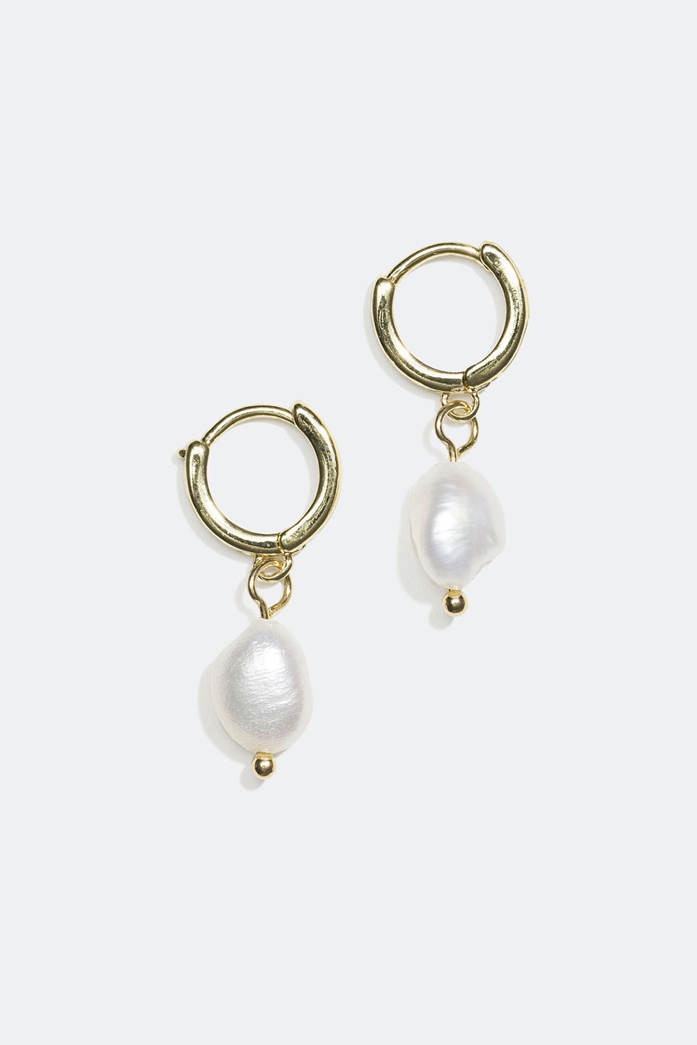 Små creoler med plastpärla