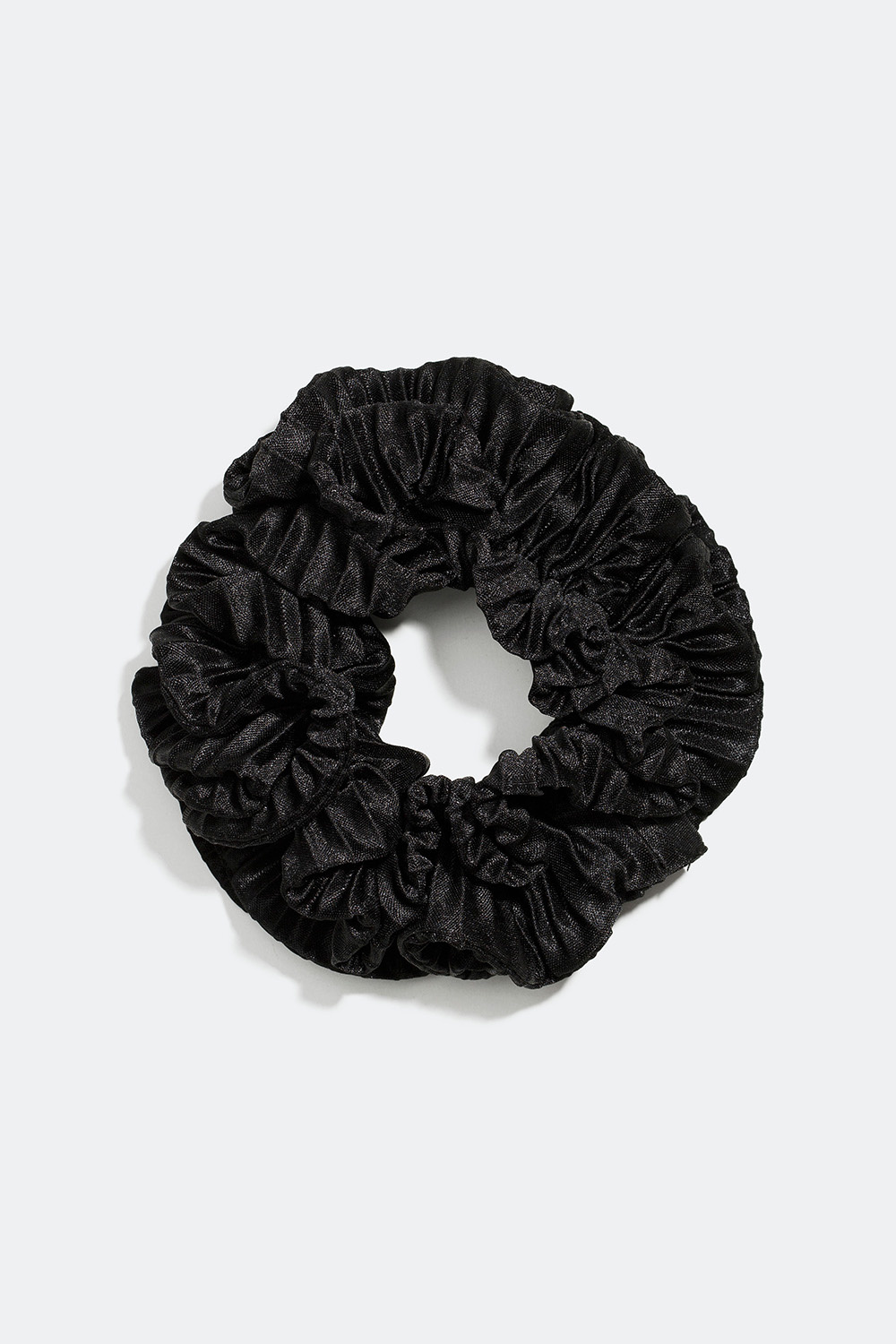 Scrunchie med volanger i plisserad sidenimitation