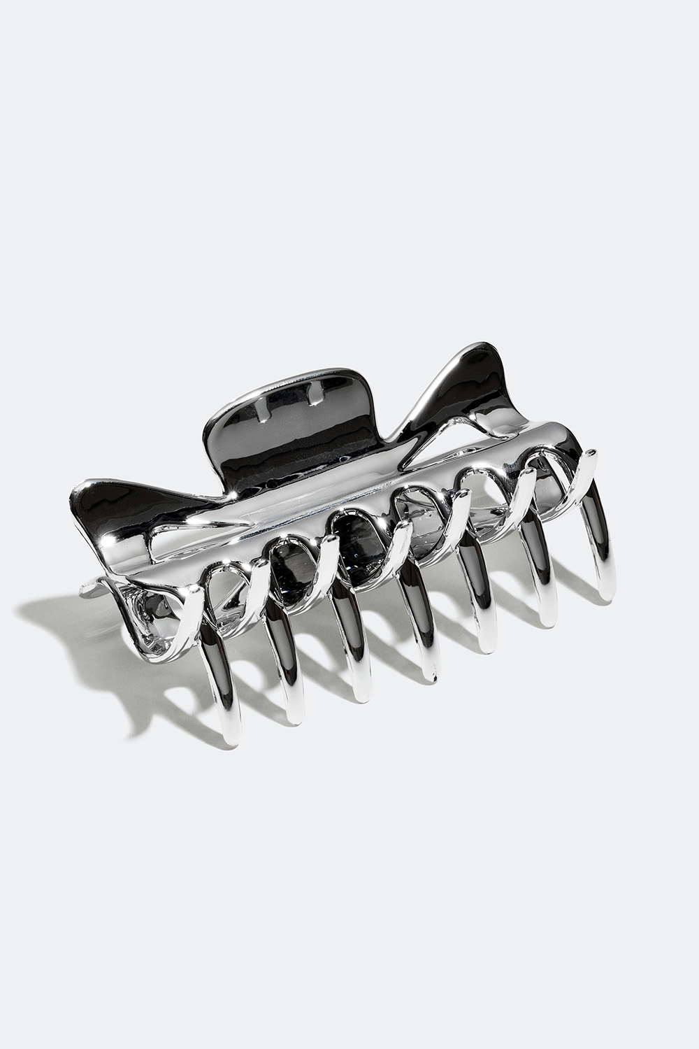 Silverfärgad hårklämma i klassisk design, 8,5 cm