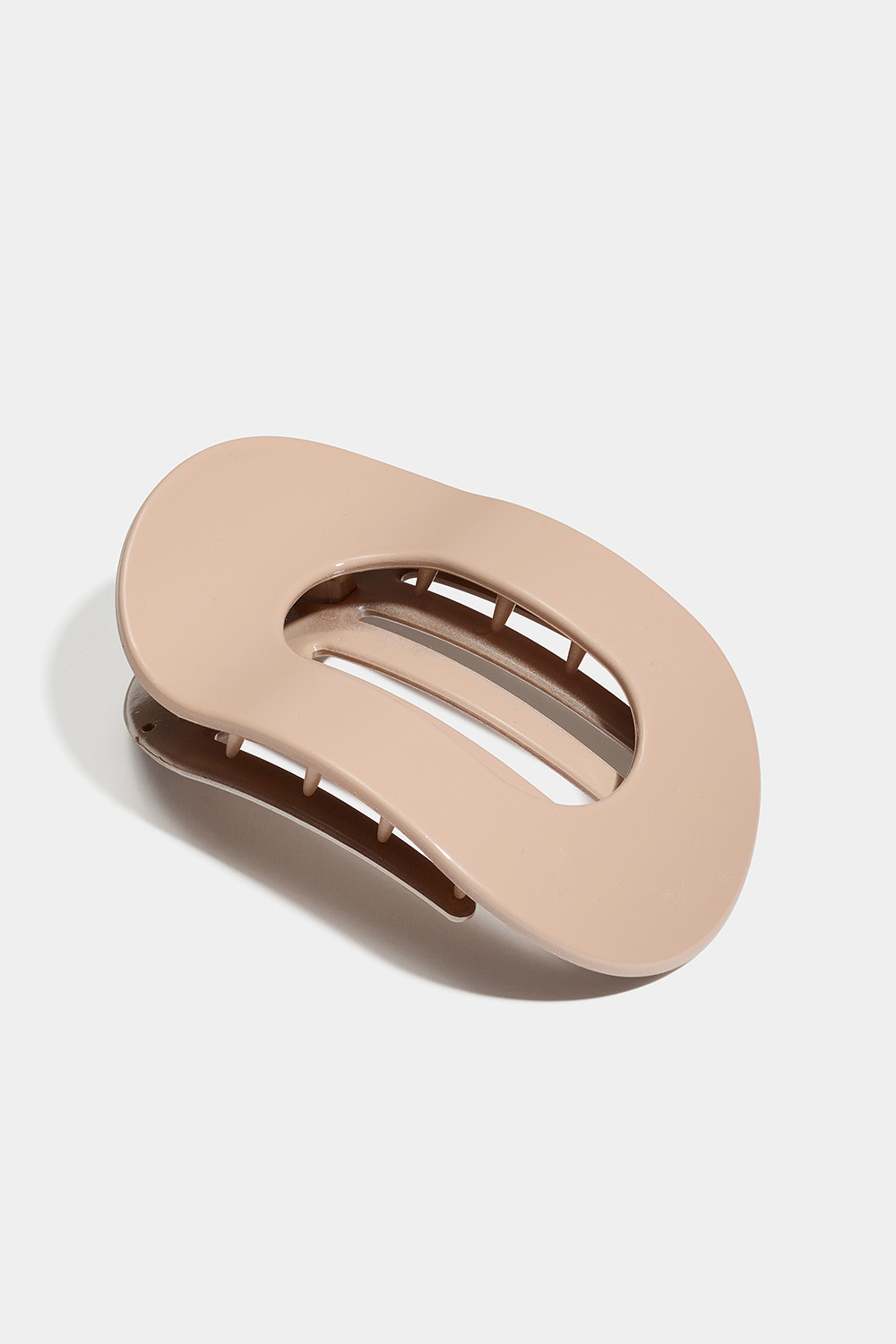 Beige oval platt hårklämma