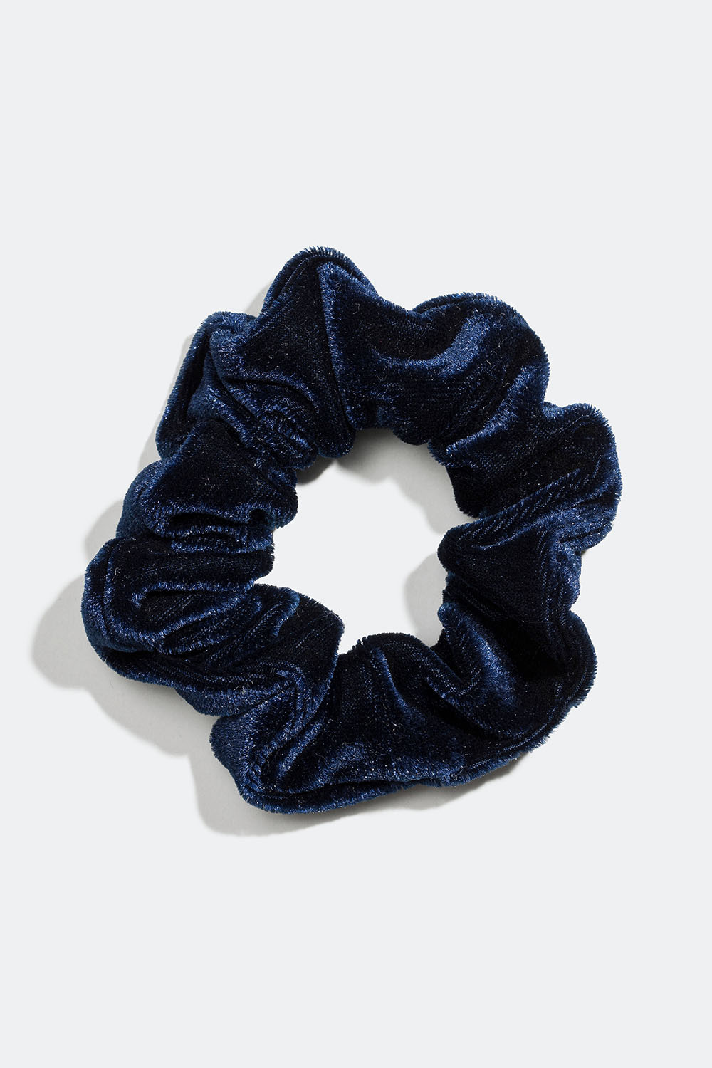 Mörkblå scrunchie i sammetsimitation