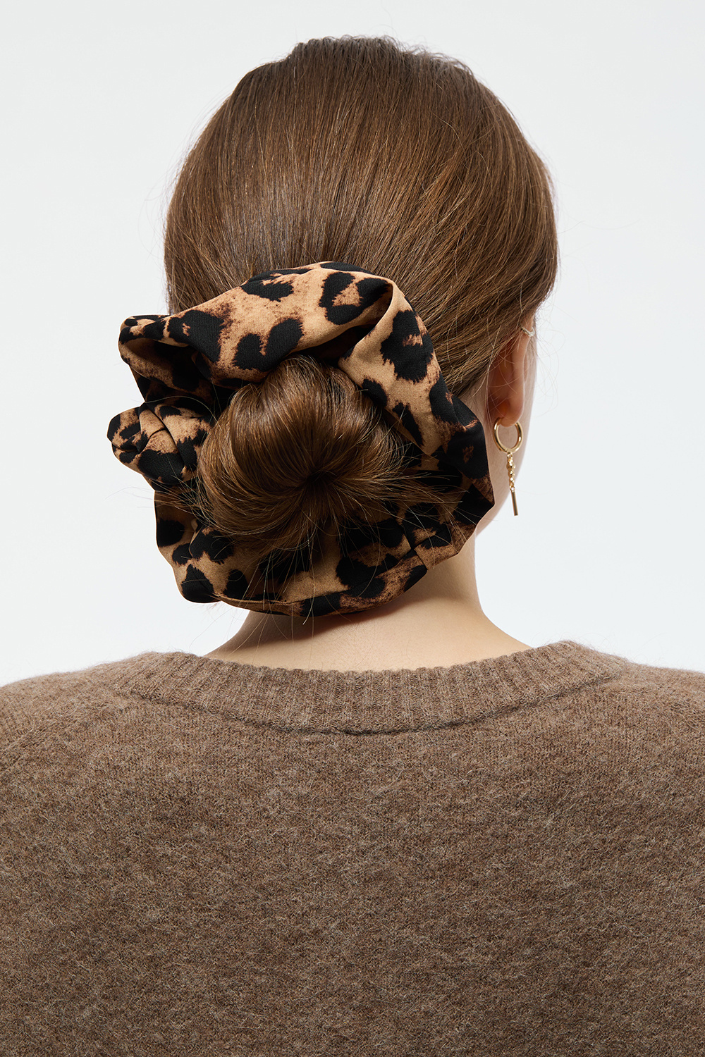 Stor scrunchie med leopardmönster
