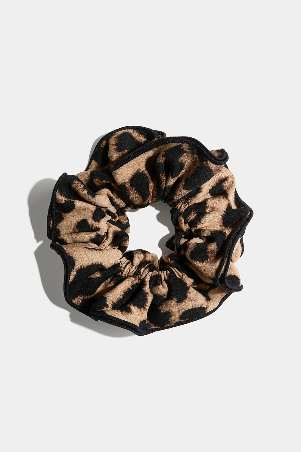 Scrunchie i leopardmönster med svart kant