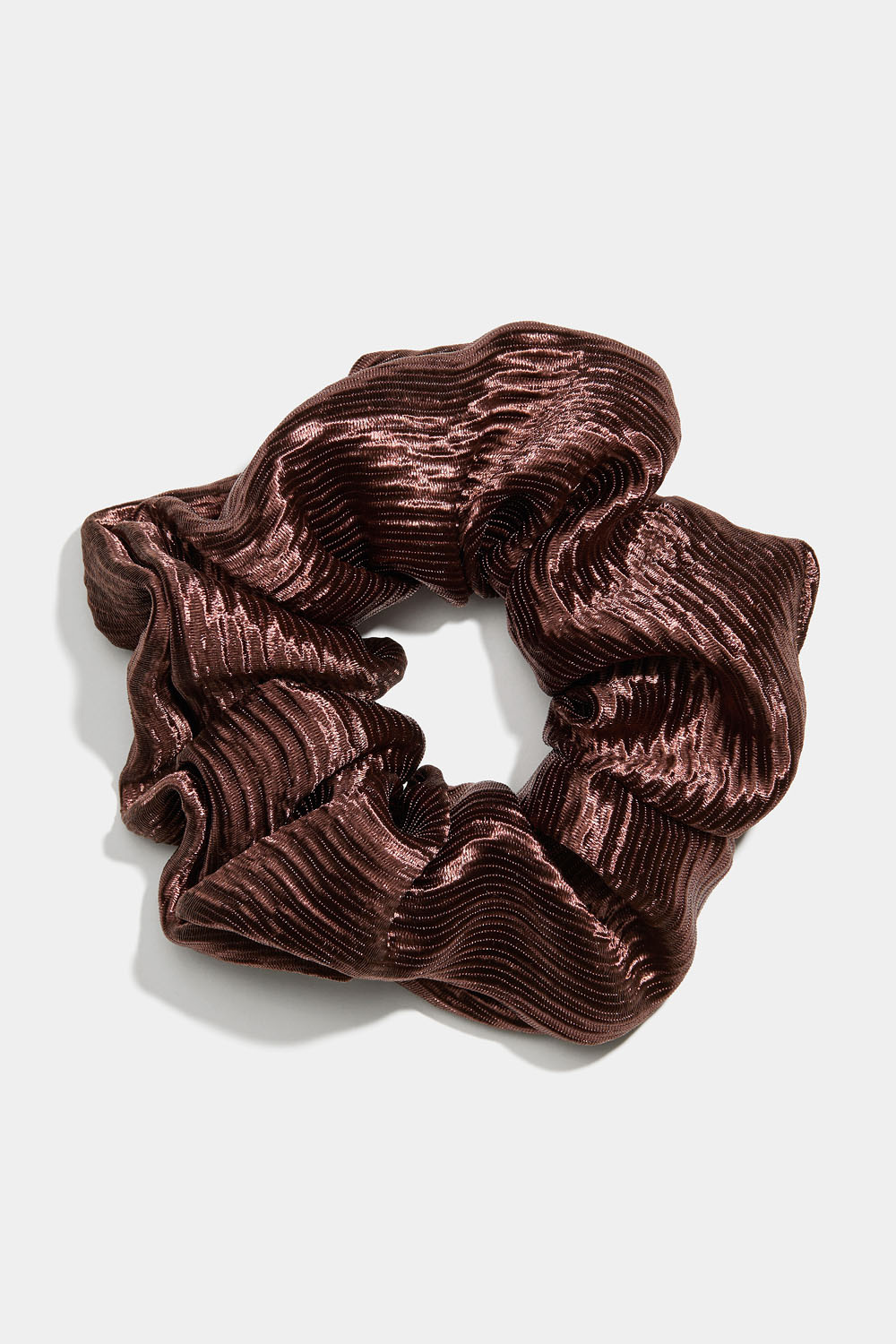 Brun plisserad scrunchie