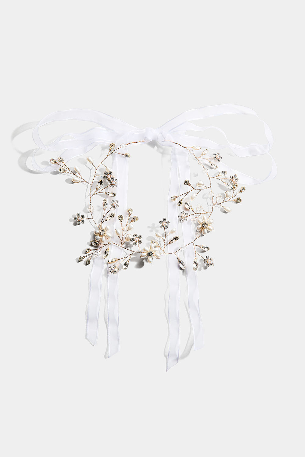 Hårdekoration med blommor och pärlor