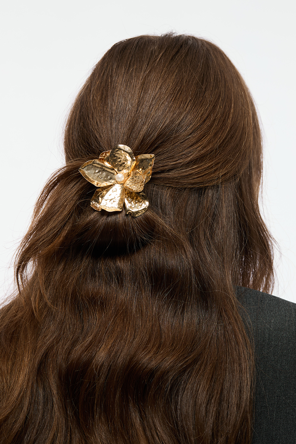 Hårsnodd med blomma i metall