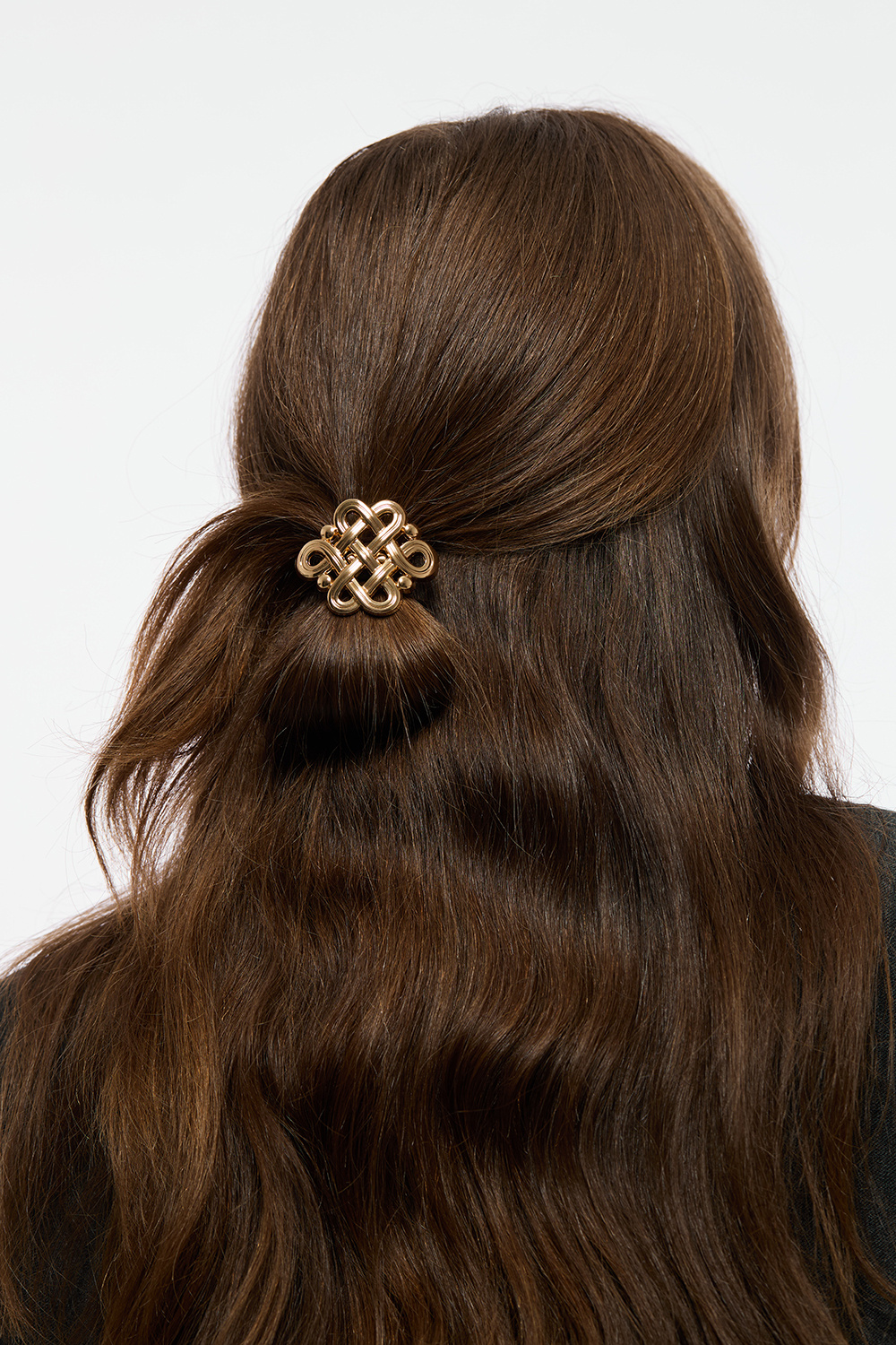 Hårsnodd med guldfärgad metalldekoration