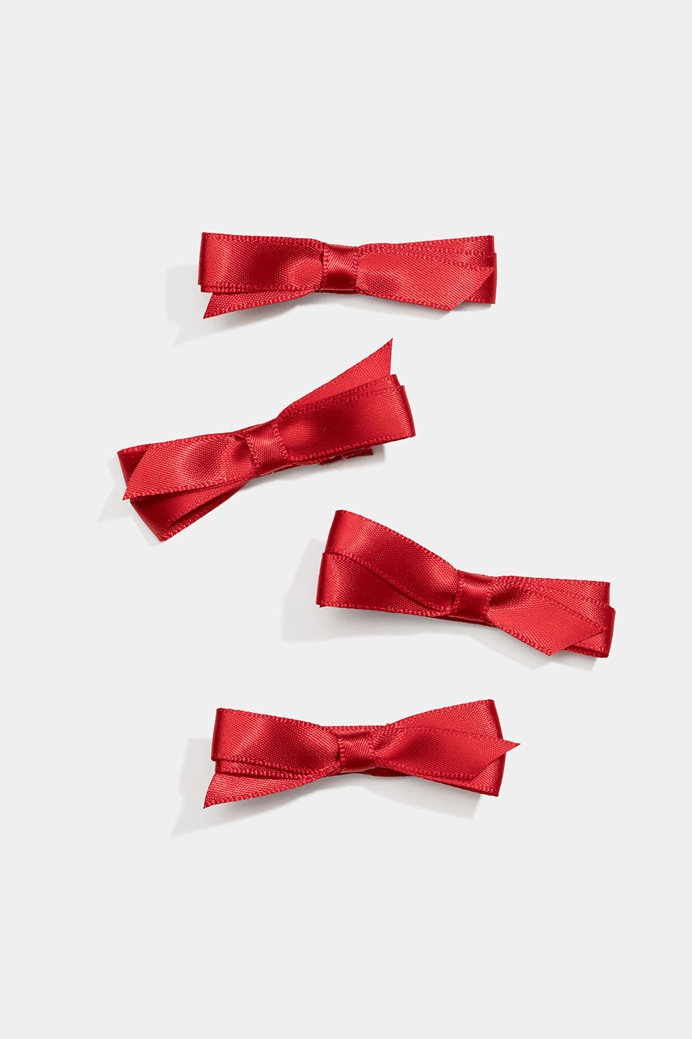 Hårspännen med små röda rosetter, 4-pack