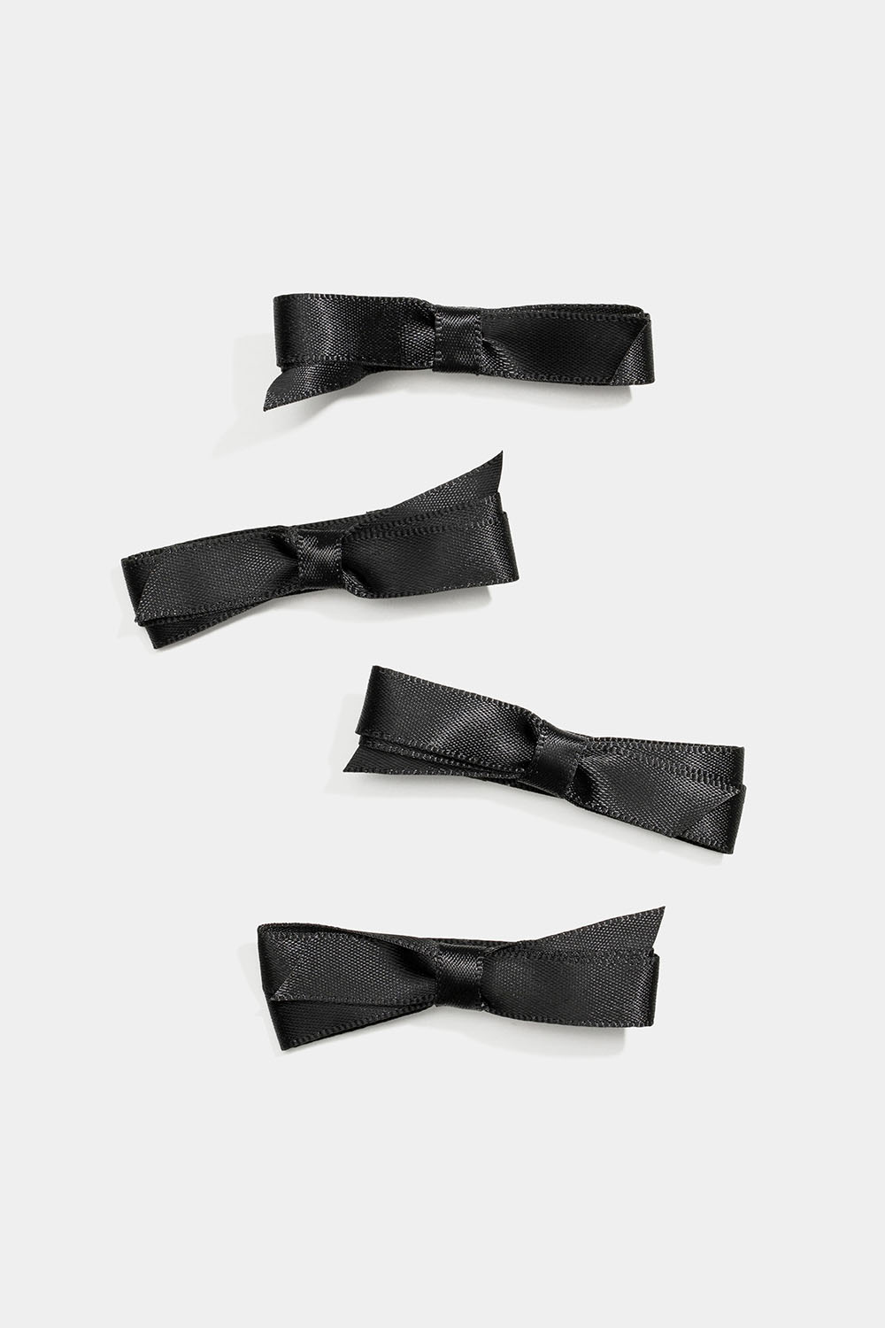 Hårspännen med små svarta rosetter, 4-pack