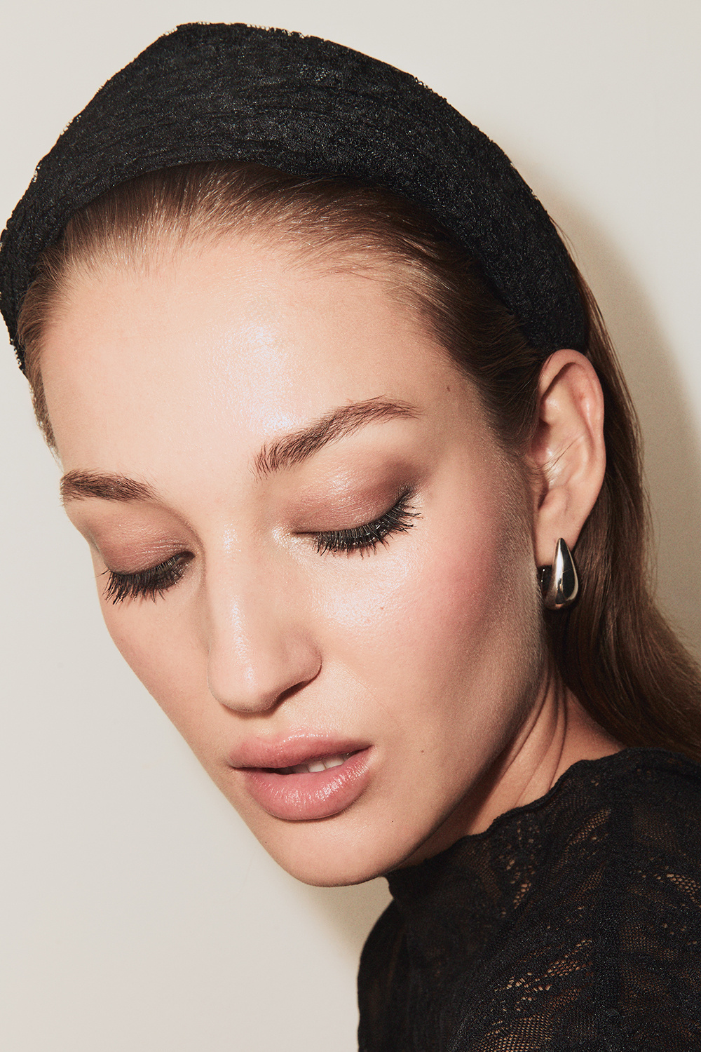 Brett diadem i svart spets