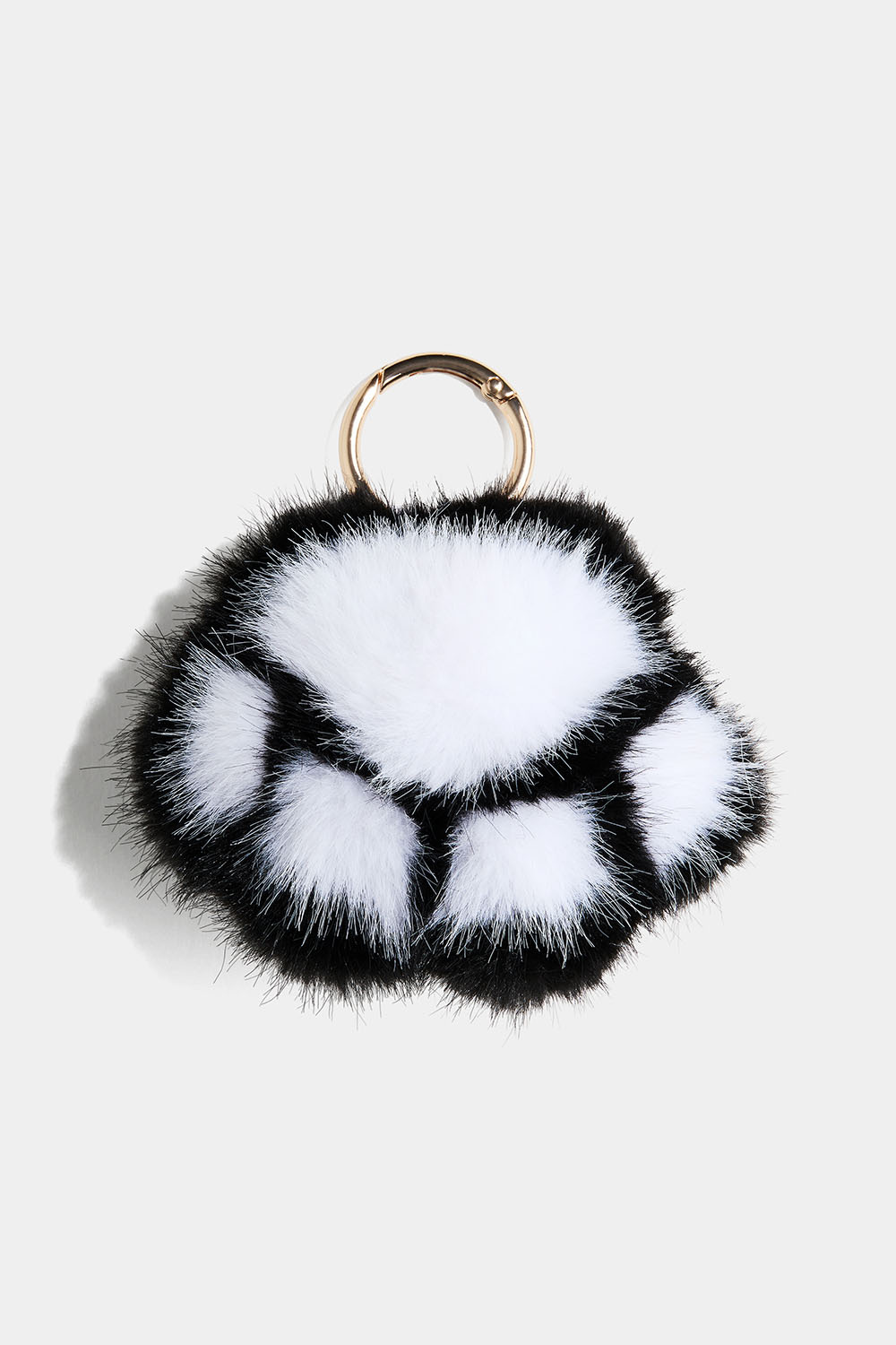 Nyckelring med fluffig tass i svart och vitt