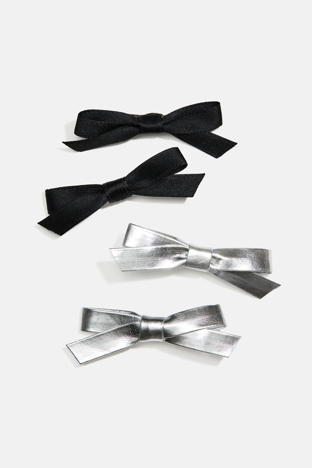 Hårspännen med rosetter i svart och silver, 4-pack