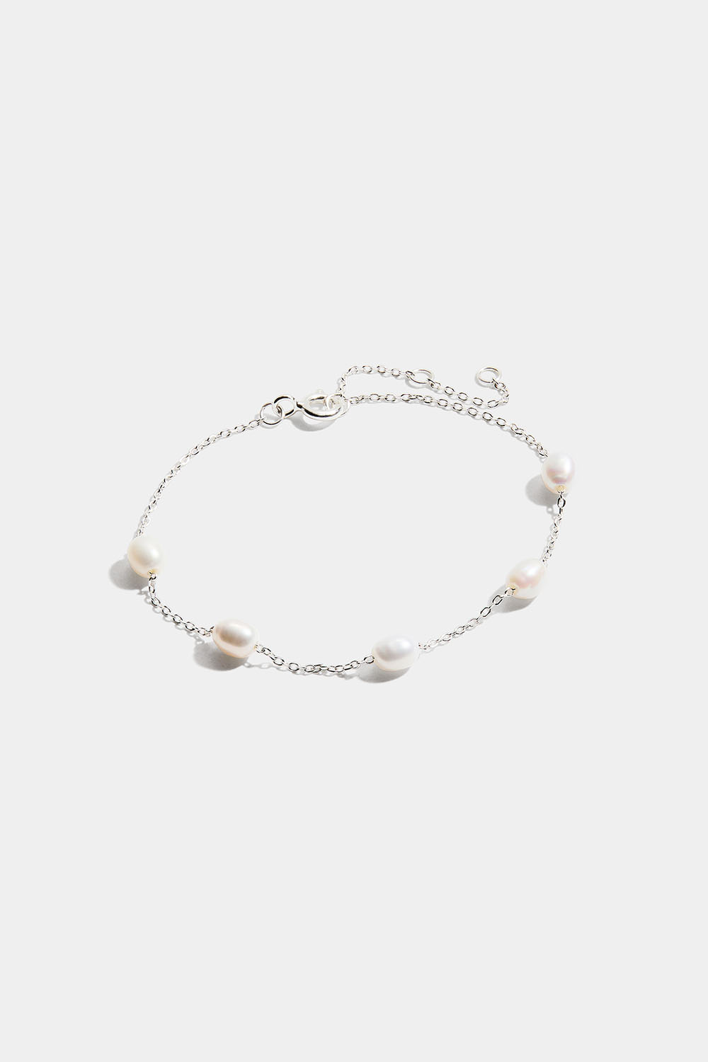 Armband i äkta silver med ovala pärlor