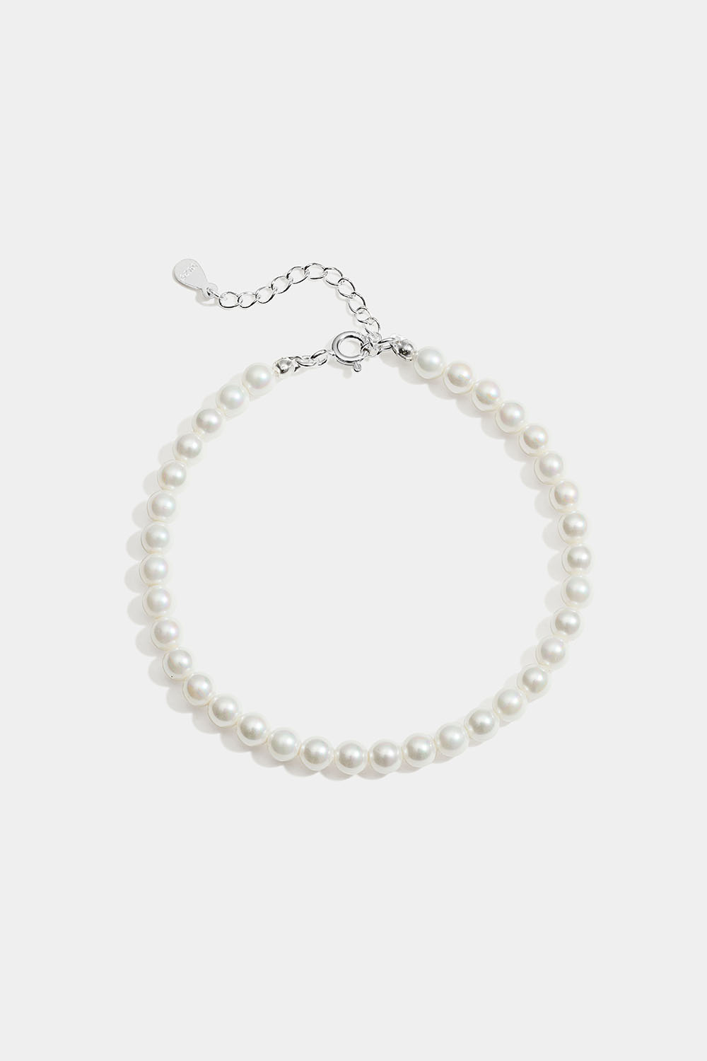 Armband i äkta silver med vita glaspärlor