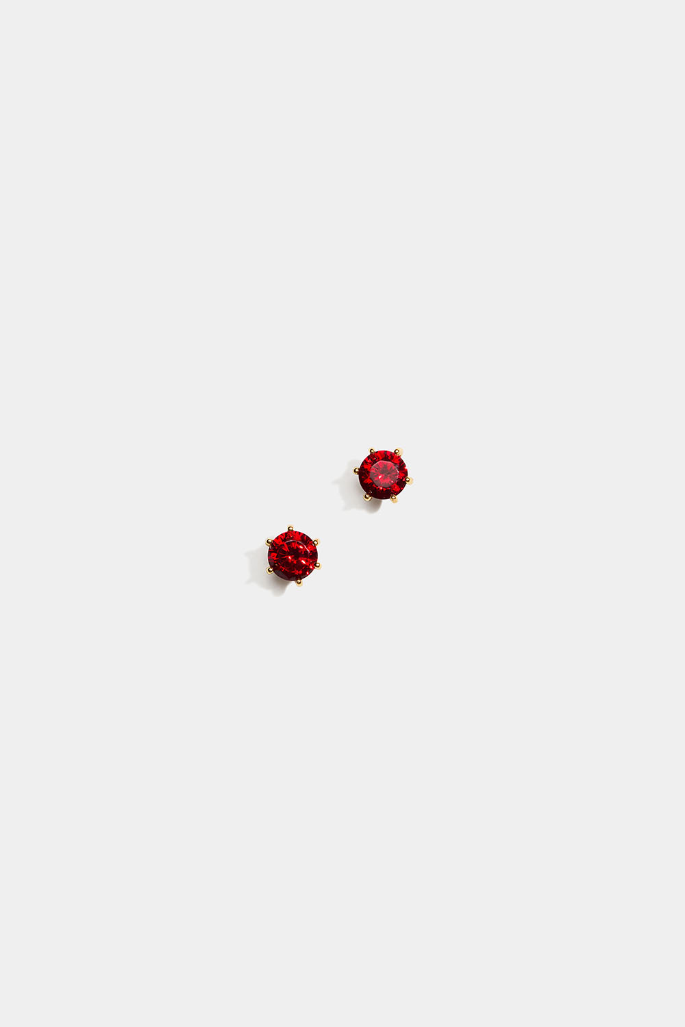 Studs i 18k guldpläterat äkta silver med röda Cubic Zirconia