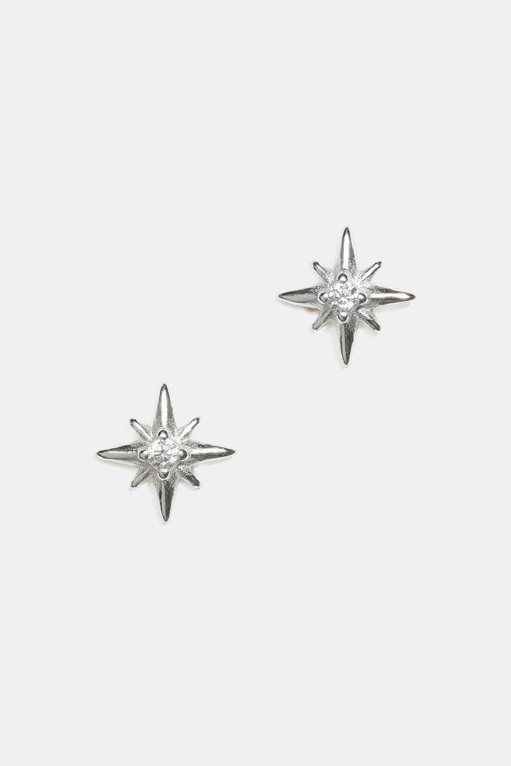 Studs med stjärna i äkta silver och Cubic Zirconia